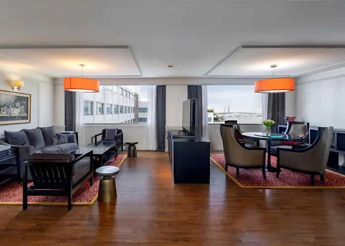 Ramada Plaza By Wyndham Bangkok Menam Riverside